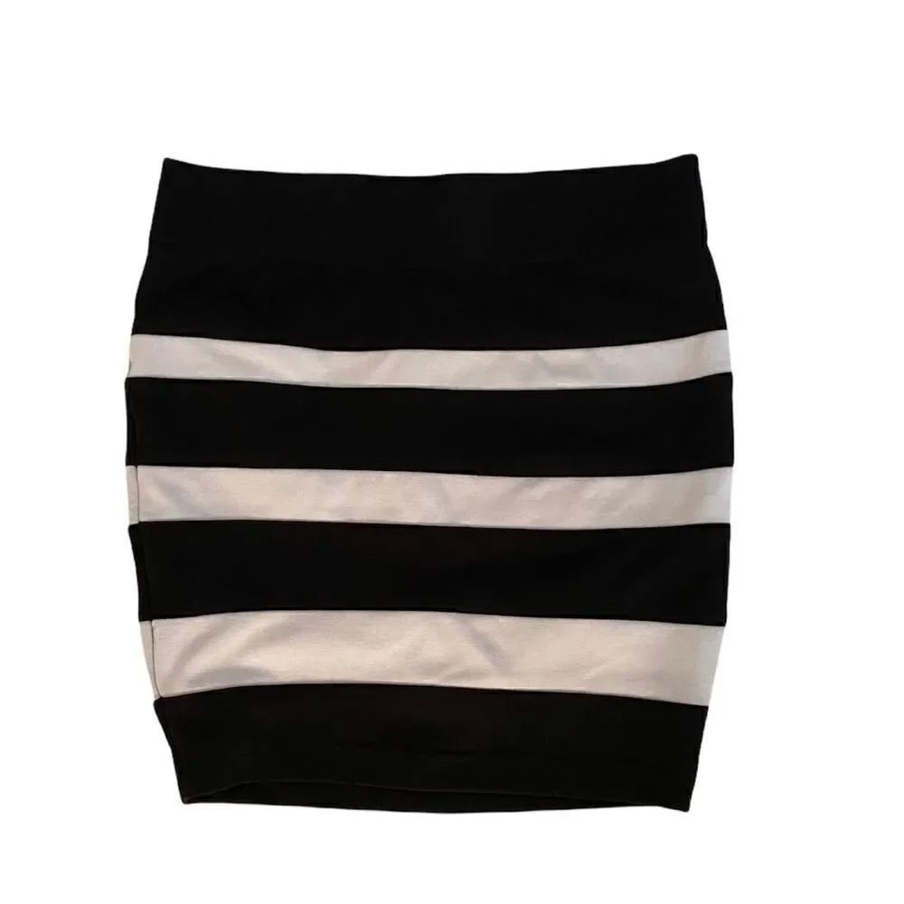 Stoosh Woman’s Pencil Skirt 